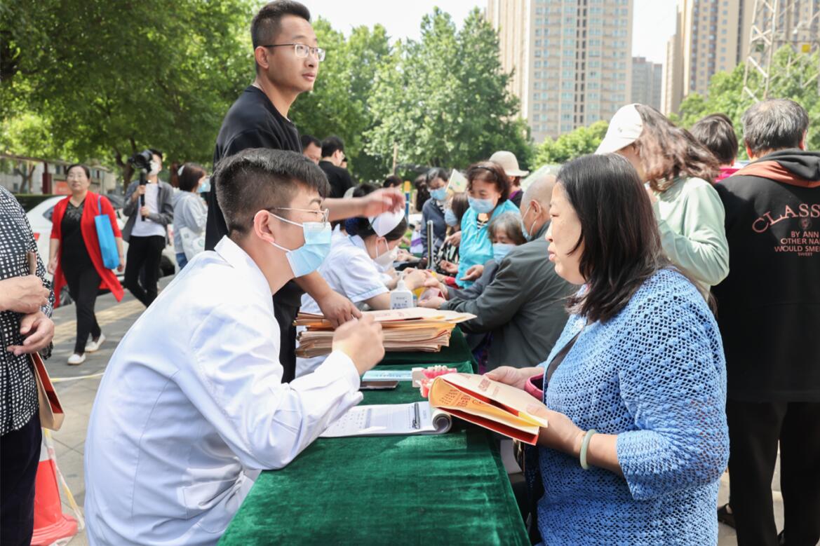 智慧助老，健康生活!惠心亚态集团组织开展公益助老活动